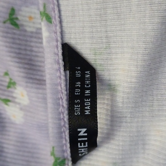 4/$40 Light Purple Floral Fitted Tank Top - Size US 4 (Small) - Picture 6 of 7